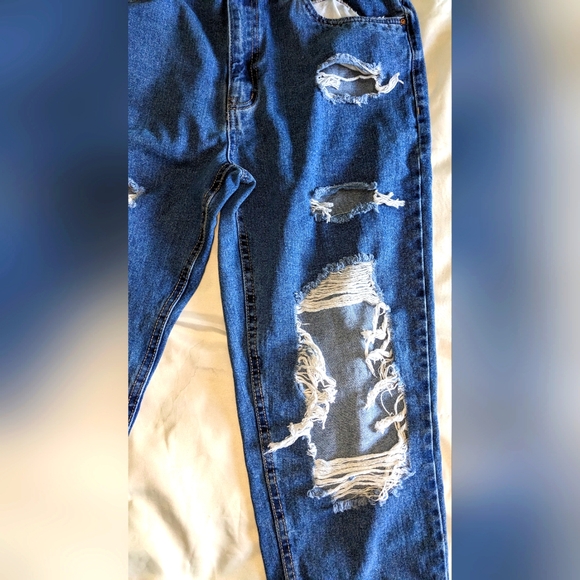 Refuge Denim MOM Distressed Jeans - Picture 5 of 16